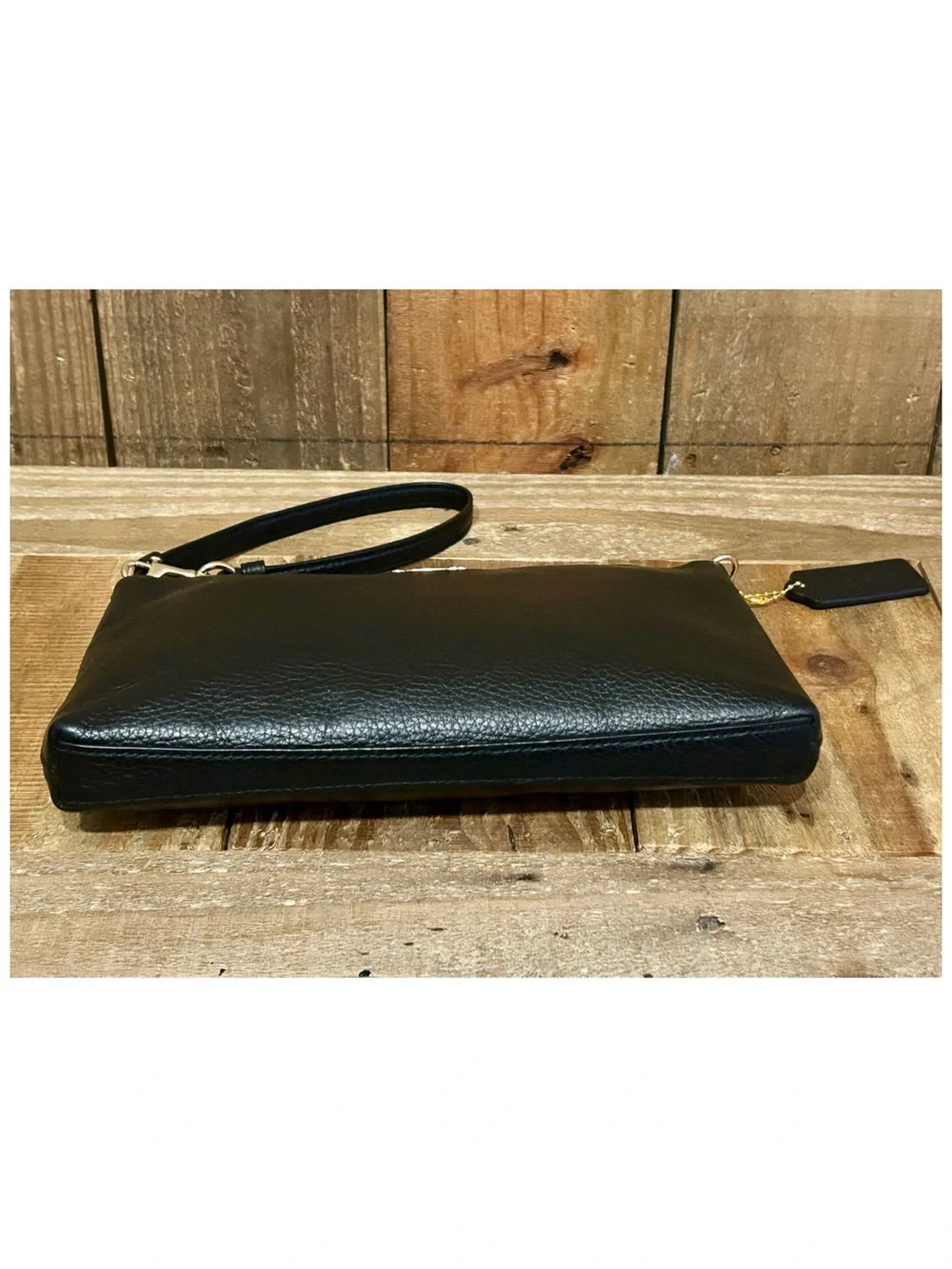 Coach. 4 Piece: Large Wristlet 25 with Free Eyeglasses, Bow Charm & Chain Strap. - Picture 13 of 16
